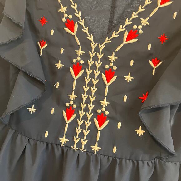 Bloomchic Navy Floral Embroidered Top Size 14-16 - Picture 4 of 8